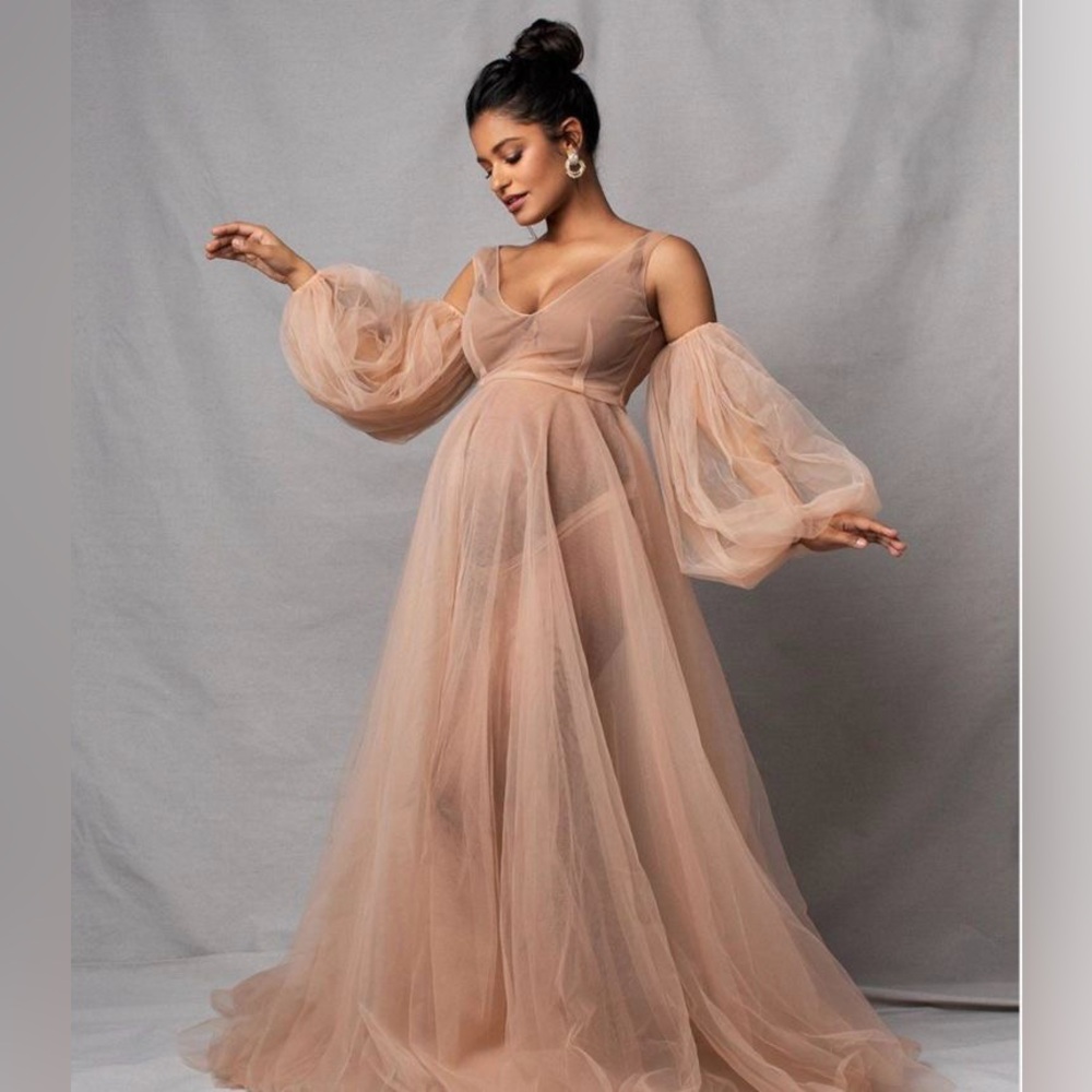 Maternity dress with detachable sleeves (comes without under dress)